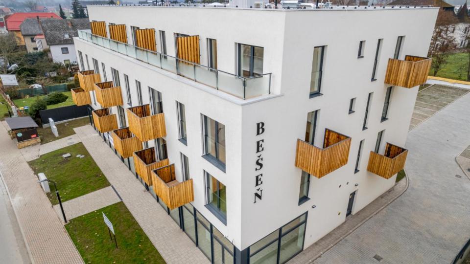 Apartman Nad Riekou Bešeňová エクステリア 写真