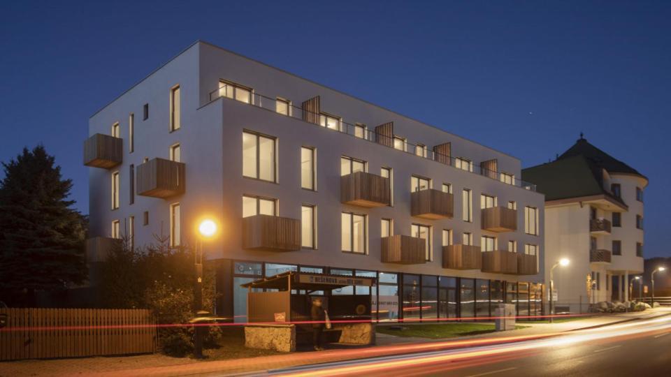 Apartman Nad Riekou Bešeňová エクステリア 写真
