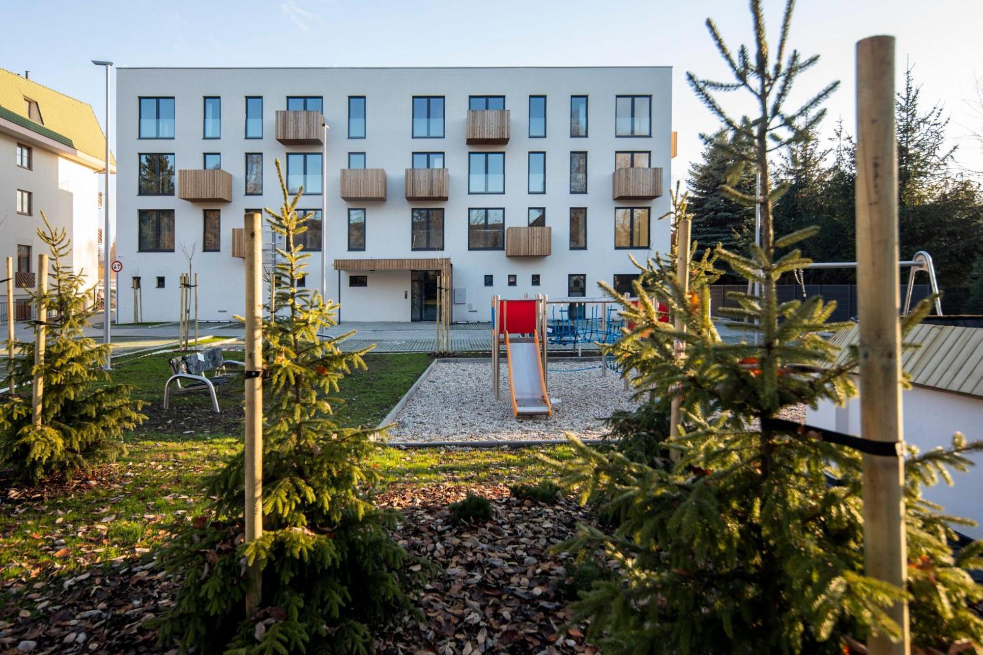Apartman Nad Riekou Bešeňová エクステリア 写真
