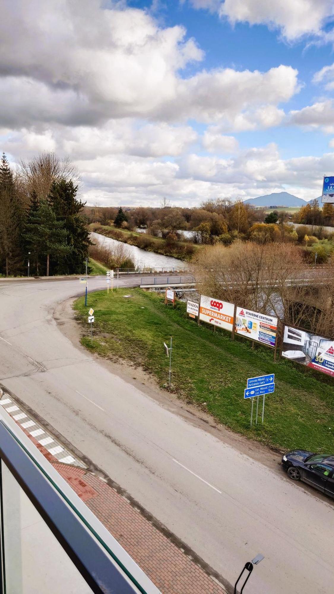 Apartman Nad Riekou Bešeňová エクステリア 写真