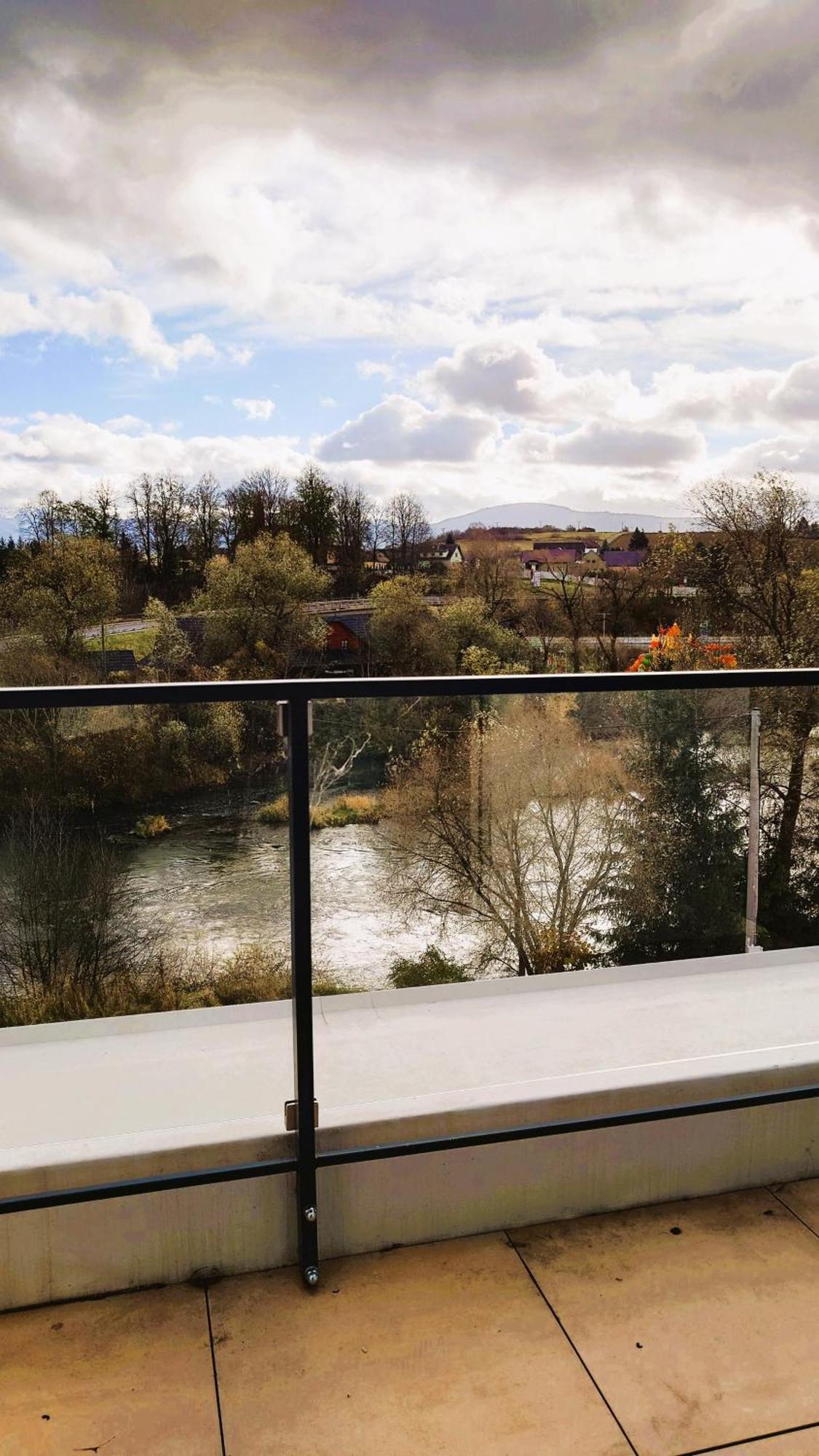 Apartman Nad Riekou Bešeňová エクステリア 写真