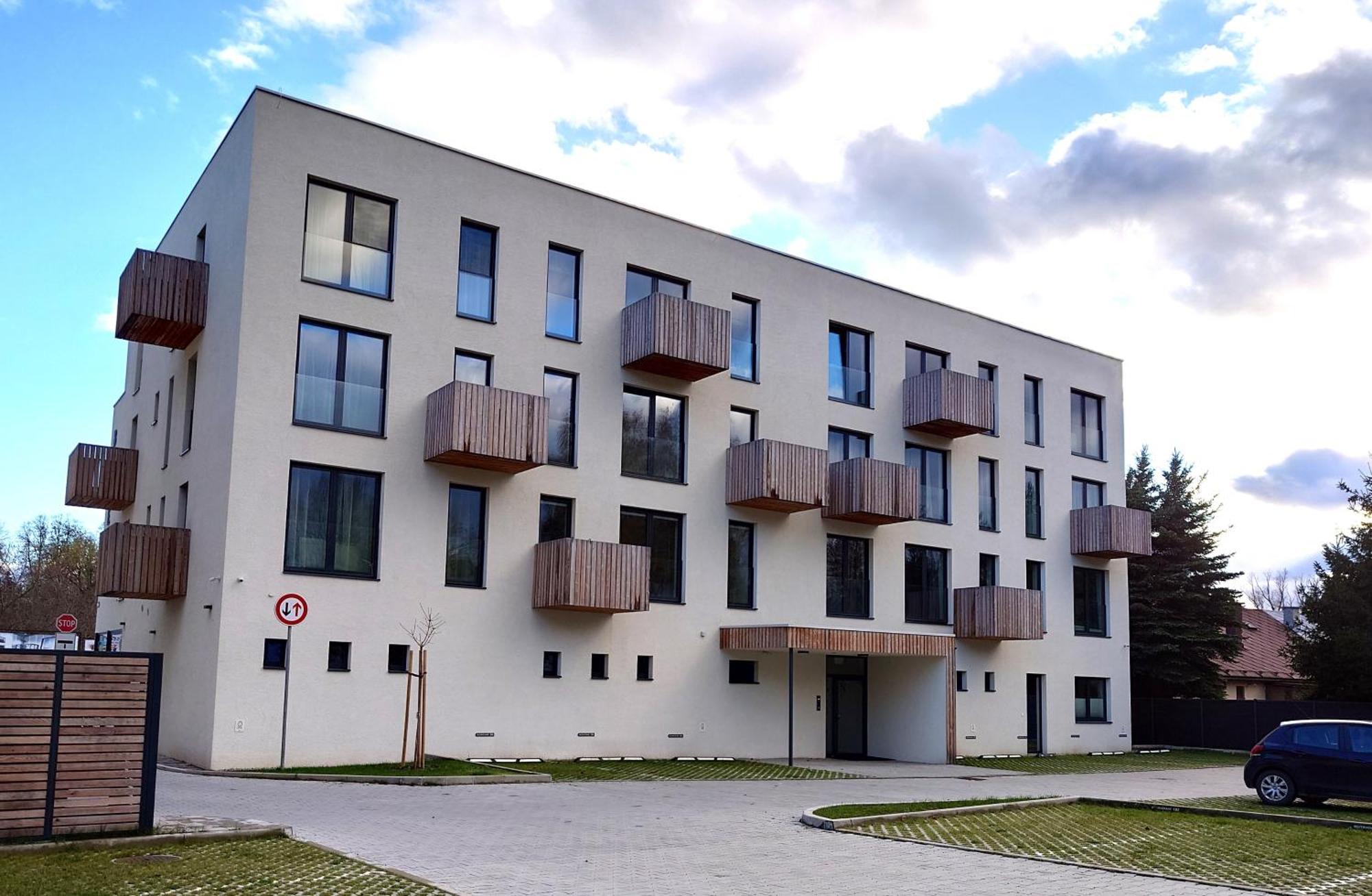 Apartman Nad Riekou Bešeňová エクステリア 写真