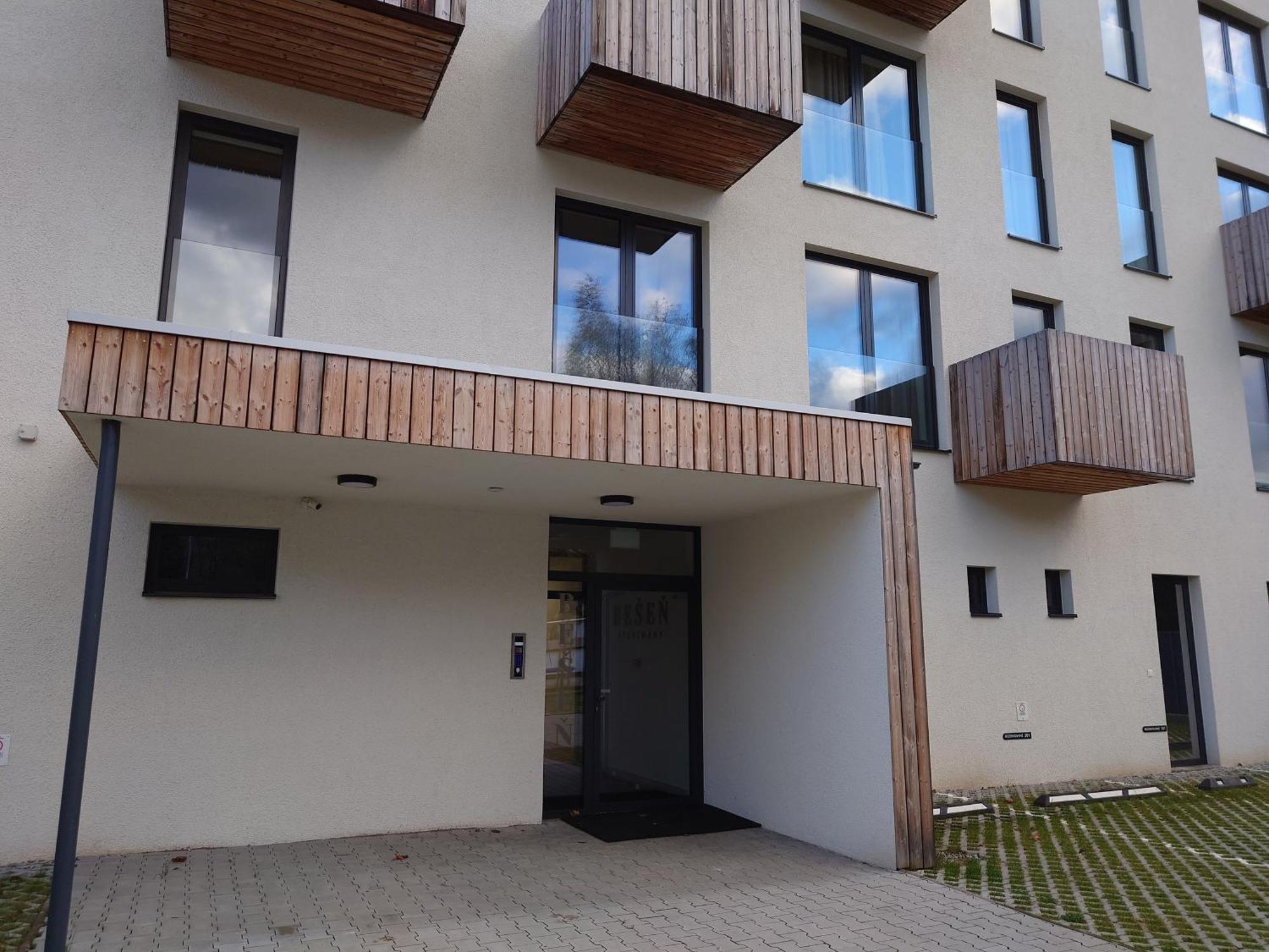 Apartman Nad Riekou Bešeňová エクステリア 写真